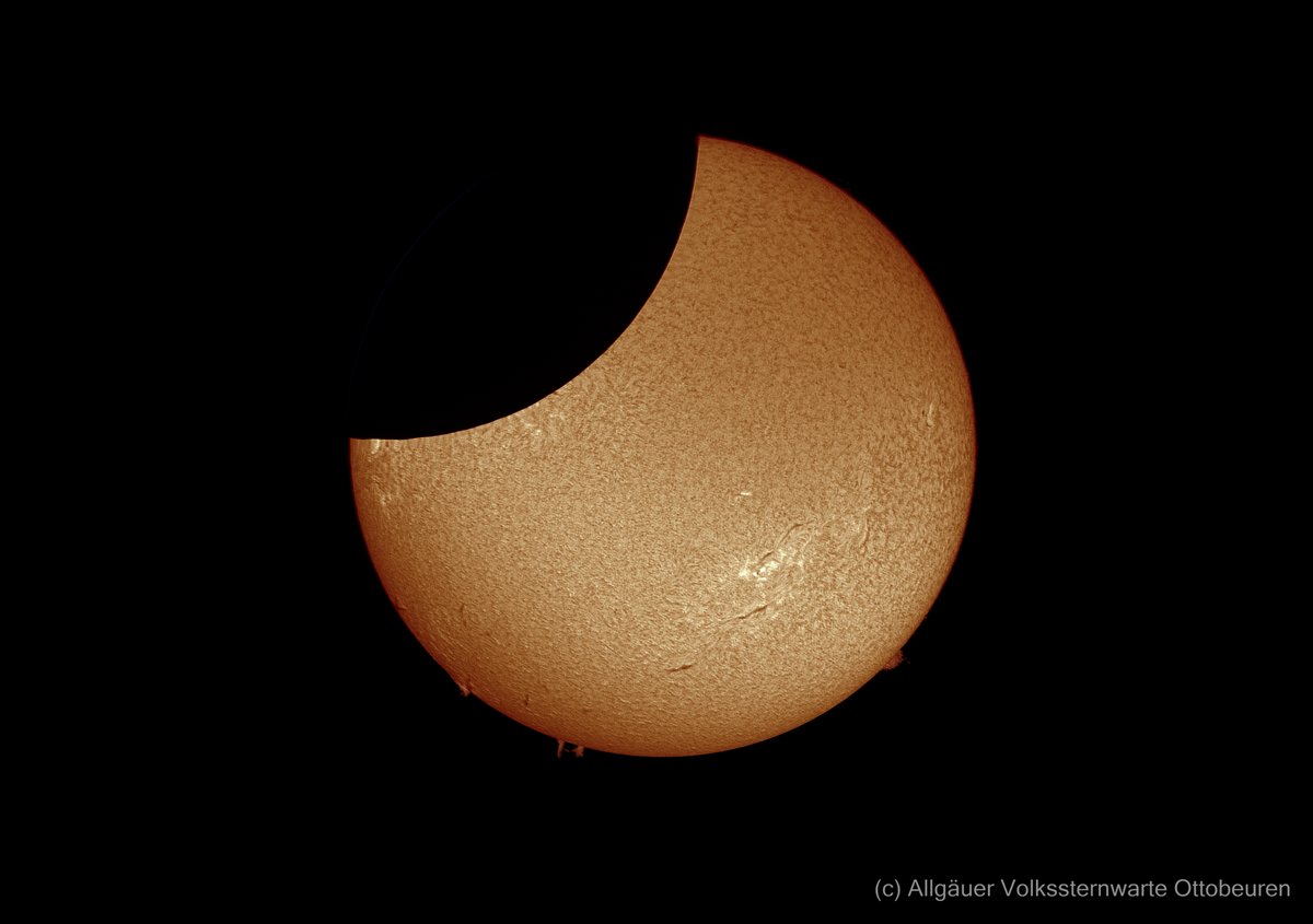 AVSO_de's tweet photo. Partielle Sonnenfinsternis 25.10.2022
Bei bestem Wetter konnten wir heute die partielle Sonnenfinsternis erleben.
Zusammen mit 26 Besuchern beobachteten wir dieses Naturschauspiel vom ersten Kontakt um ca. 11:15 über das Maximum um 12:13 bis zum Ende der Bedeckung um 13:15 Uhr. https://t.co/nK6Y3Qu1Uu