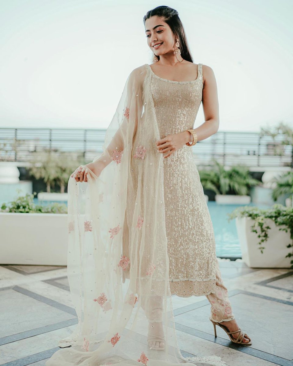 you have this incredible way of making my heart happy <a href="/iamRashmika/">Rashmika Mandanna</a> 🤍 #RashmikaMandanna