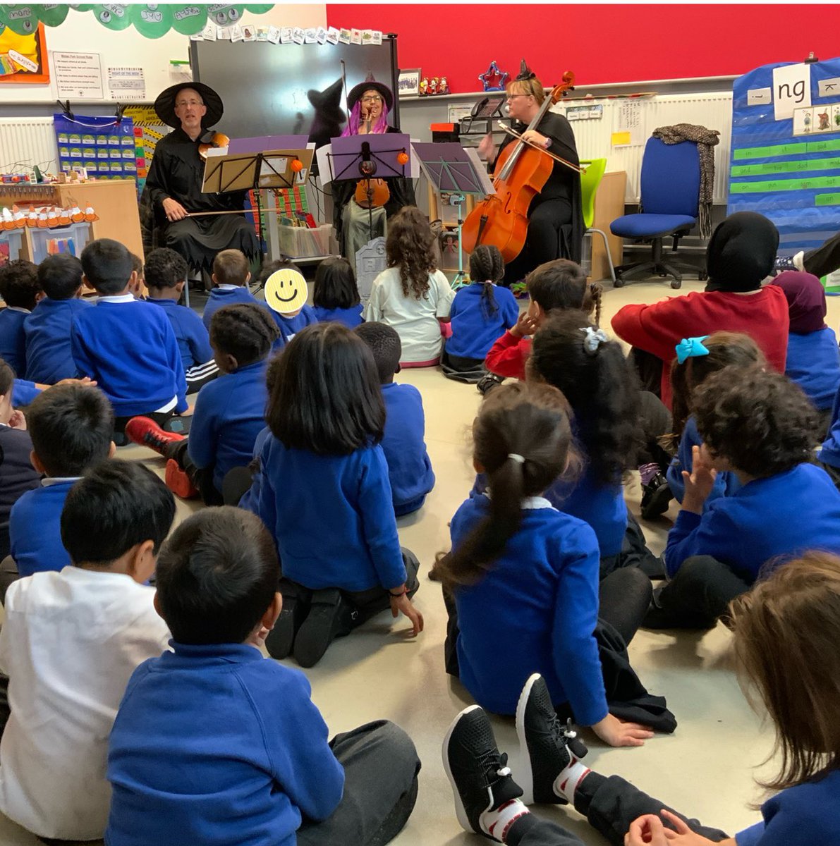 Reception were so lucky today to attend a musical performance from @ccvgms 🎶 They recognised some familiar songs, listened well and enjoyed the music! #livemusicexperiences #nationalmusicservice #nppschexpressivearts