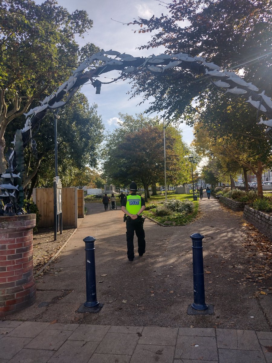 We've been on foot patrol around Yarmouth Town centre today.
Great to see lots of people out enjoying half term in the sunshine  ☀️ 
#NorfolkCPT