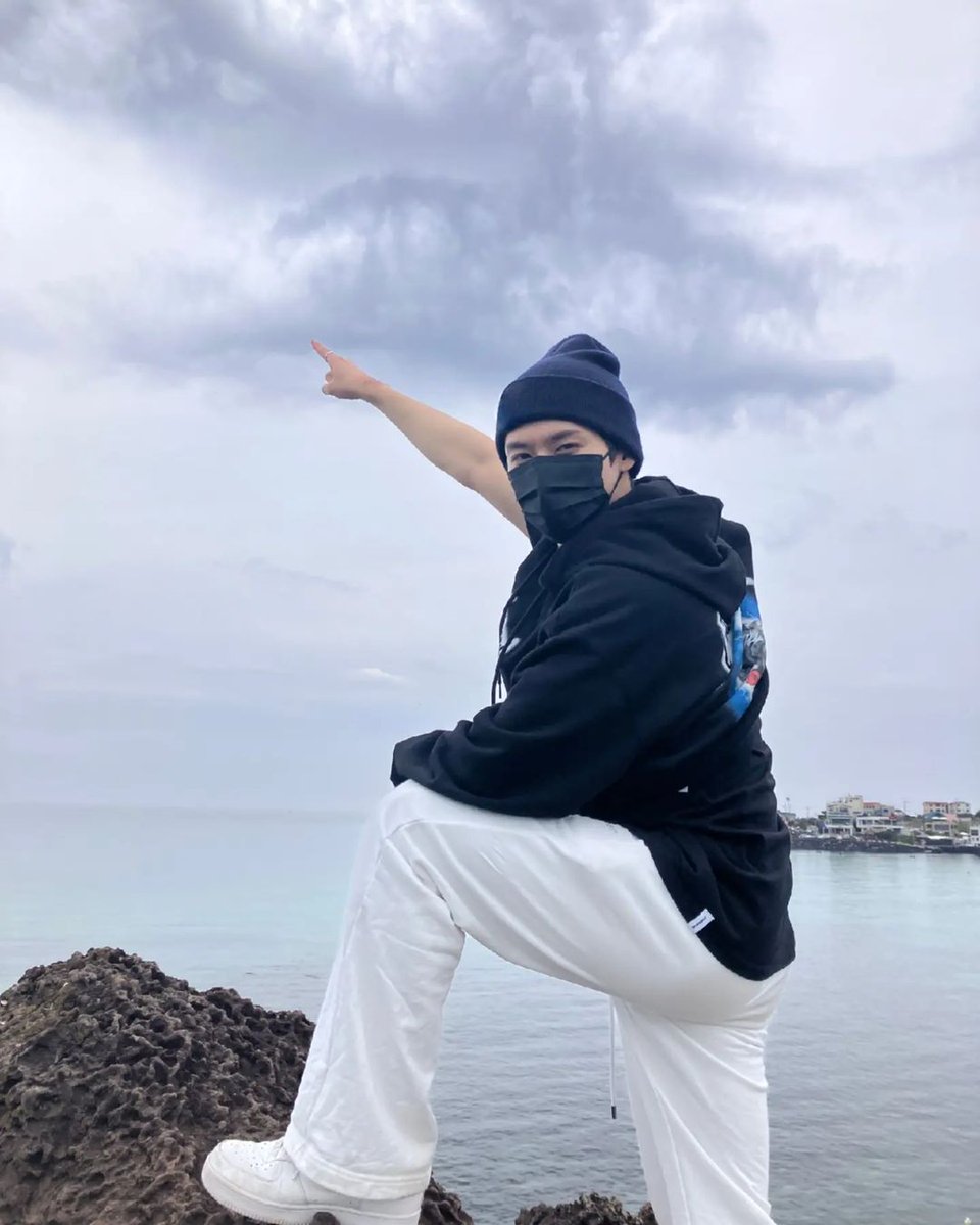 Lee_Saber9's tweet photo. I vote #StrayKids for worldwide fans choice Top 10 #MAMAVOTE https://t.co/7UaGp1o8bJ