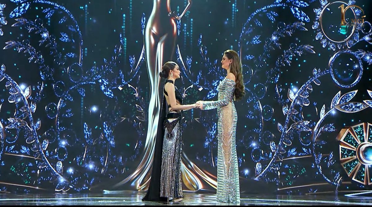 patpiss's tweet photo. top2 จับมือ ขนลุกไปหมดเเล้ววว ❤️❤️❤️      #ENGFA_FinalMGI2022 #MissGrandThailand2022 #MissGrandInternational2022 https://t.co/cKpKUqojqn