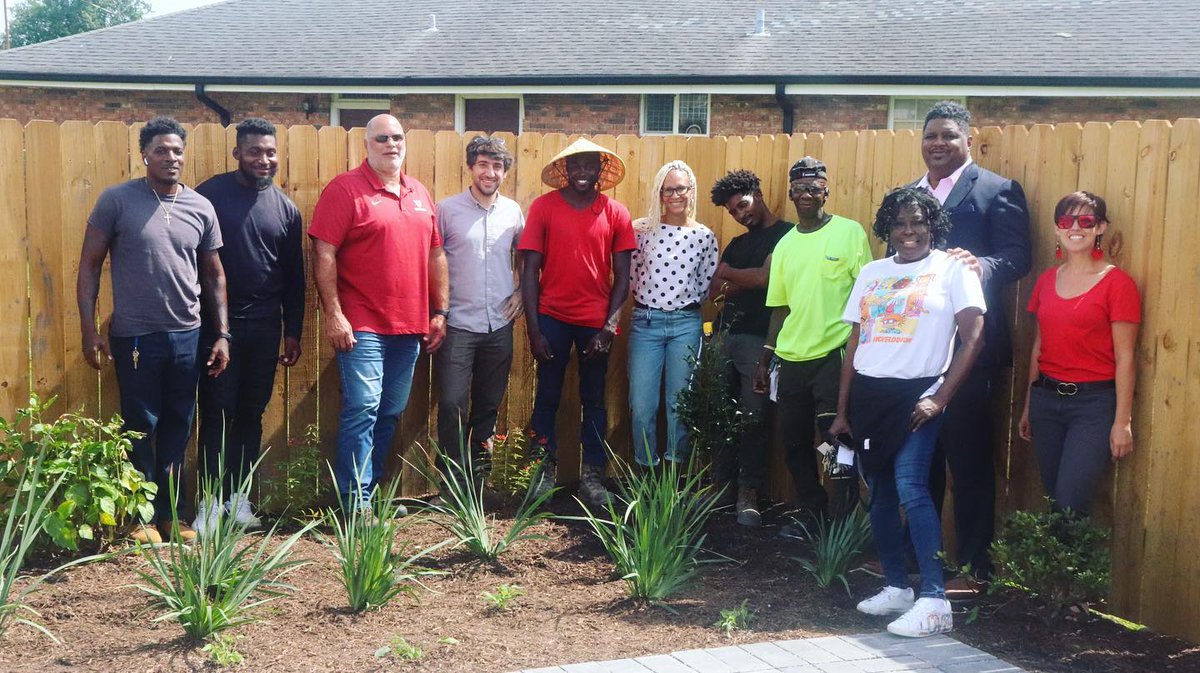 resilientNOLA's tweet photo. #repost @ThriveNOLA 🌱💚
#greeninfrastructure @mayorcantrell @CityOfNOLA @NORArevitalizes @roadworknola #CommunityAdaptationProgram #CAP #greenwork #workforce https://t.co/wSV6rwr3mD