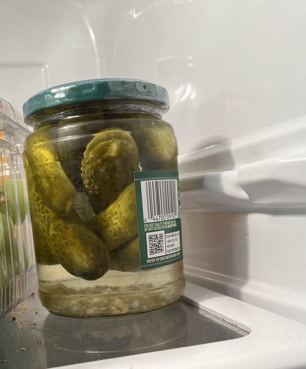 bslim11's tweet photo. @ClaussenPickles what’s up with this? Got 2 jars only 2/3 full https://t.co/g7PlUSYaCb