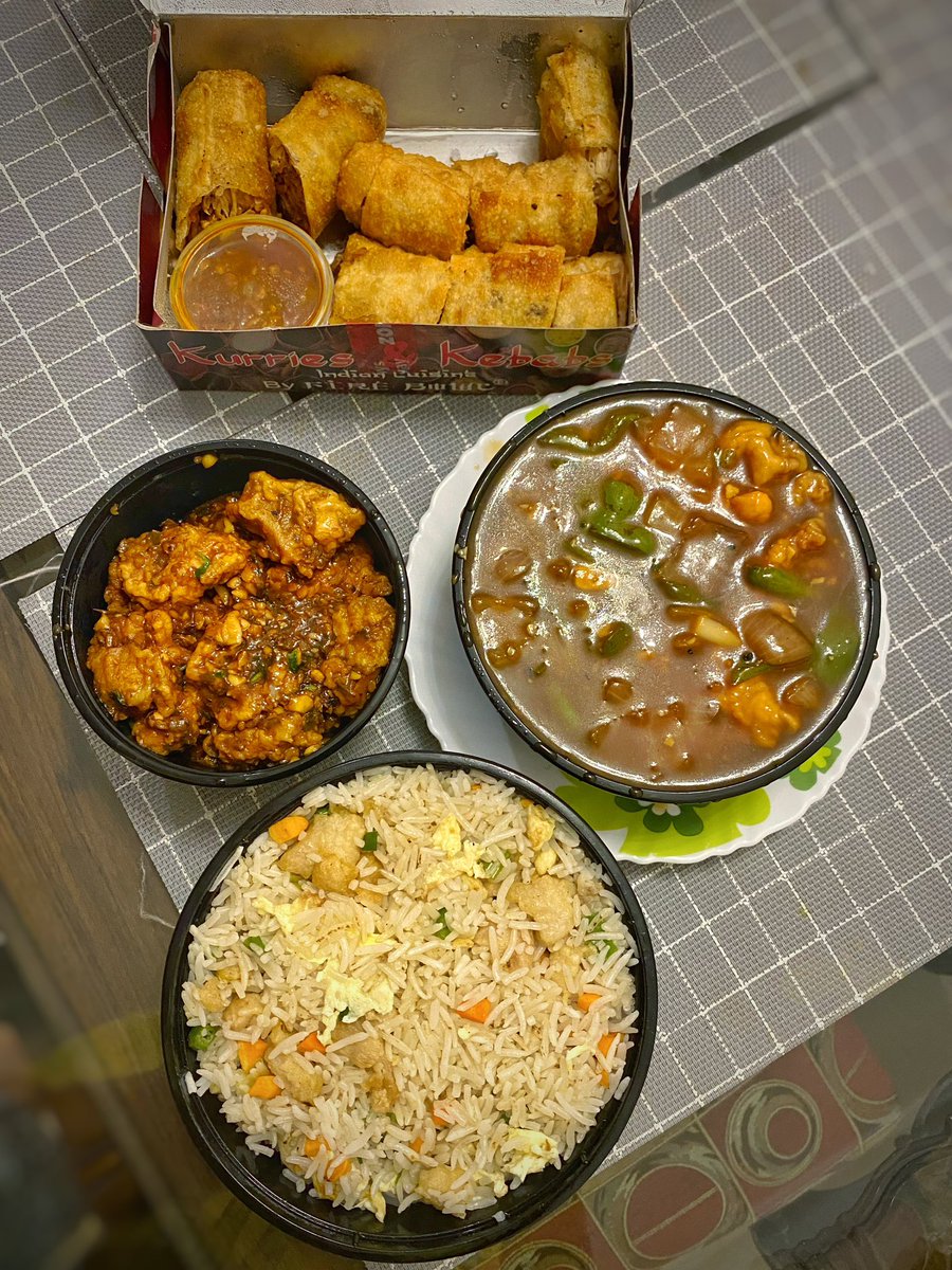 effwrites's tweet image. Fire Bowl ✅ 
Chicken Spring Rolls, Manchurian, Fried Rice &amp;amp; Chilly Chicken. Been my go-to order forever as it’s what mum used to get us for those special eat-out weekends. Missing: Sweet Corn Soup🤦🏻‍♀️
Thanks @shirinmehrotra &amp;amp; @skinnylatte for the Indian Chinese food recommendation