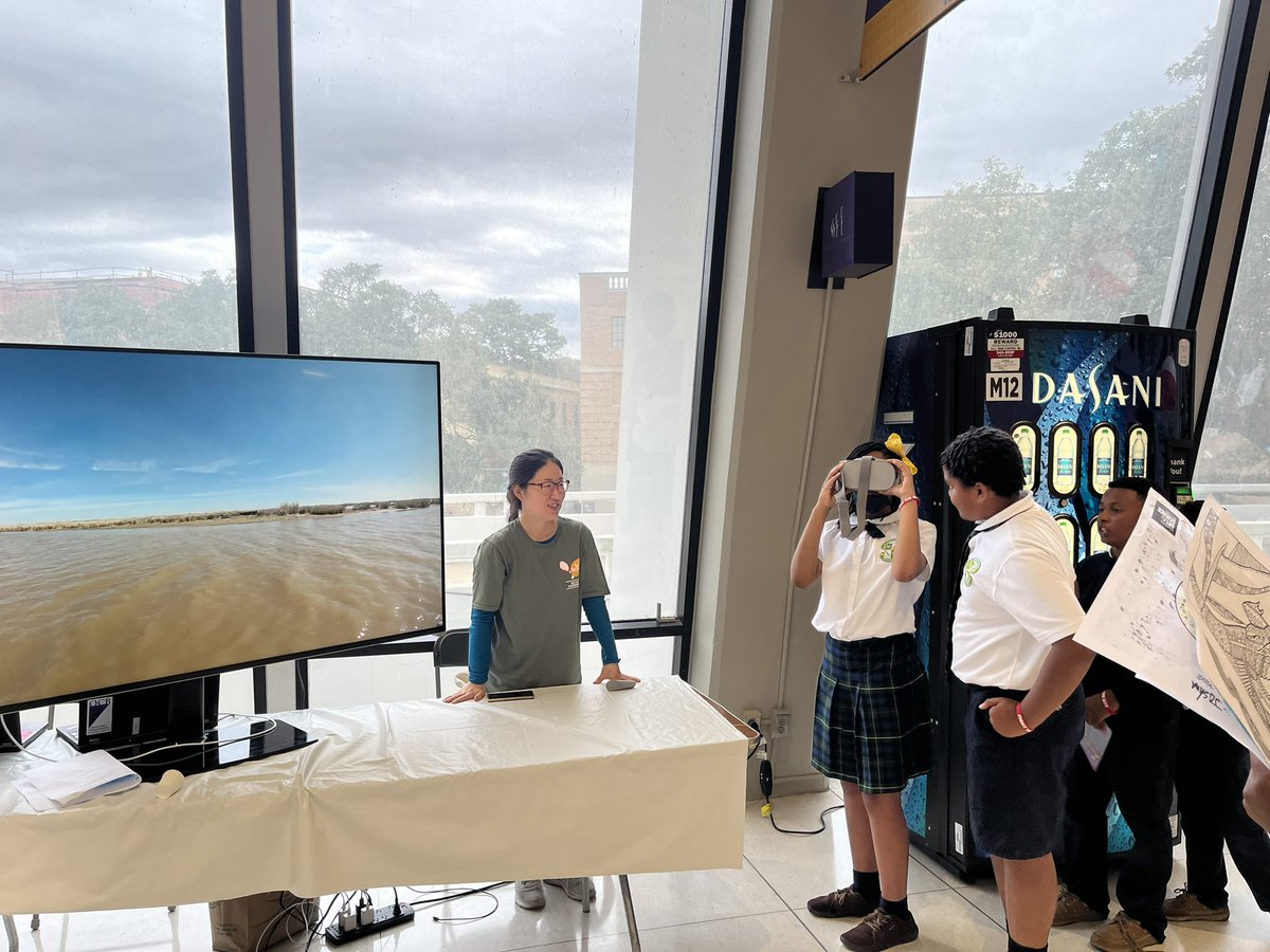 George_Xue's tweet photo. The kids love wetland field trips! Look at the long queue in front of our VR wetland field trip booth!@LSU_CCE @LASeaGrant @LSUResearch #oceancommotion https://t.co/WTgri0GCFk