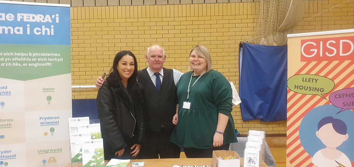 nynyKazOwen's tweet photo. Diwrnod gwych yn nigwyddiad Iechyd a Lles #Dolgellau heddiw 😀 Brilliant day at the Health and Wellbeing event #Dolgellau today @MantellGwynedd  @BetsiCadwaladr @LiverTrust #brechu #vaccination #pwysaugwaed #bloodpressurechecks https://t.co/hfXNbuAHcG