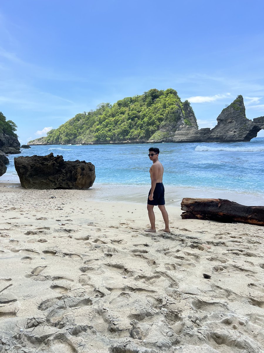 Irfansyahzz's tweet photo. This is one of the best gift I have ever received.💙🏝️ I am not holding back any joy today. I will love every minute of today and laugh as much as possible because it is my day. Happy Birthday dear self 💙🤍
#wonderfulindonesia #bali #baliindonesia https://t.co/uAvvhkJN7E