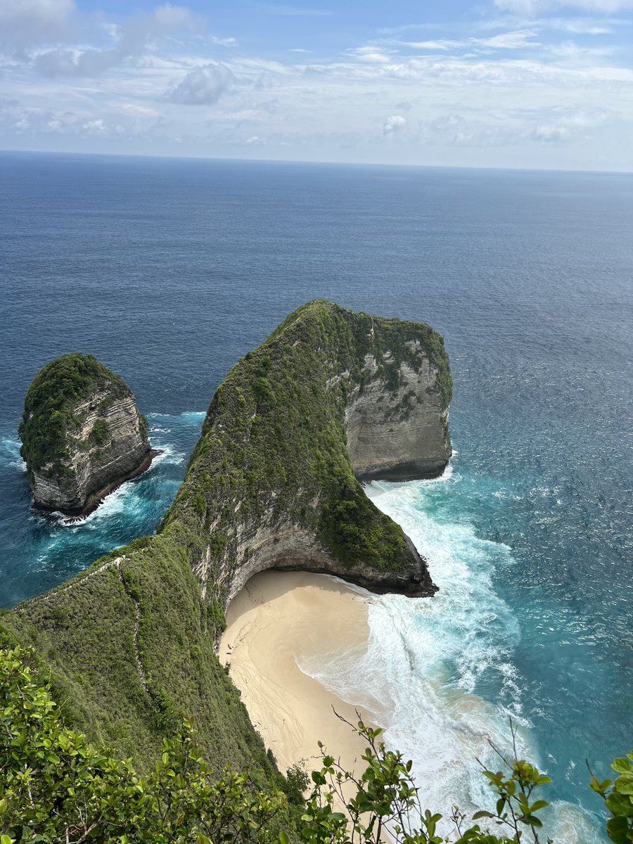 Irfansyahzz's tweet photo. This is one of the best gift I have ever received.💙🏝️ I am not holding back any joy today. I will love every minute of today and laugh as much as possible because it is my day. Happy Birthday dear self 💙🤍
#wonderfulindonesia #bali #baliindonesia https://t.co/uAvvhkJN7E