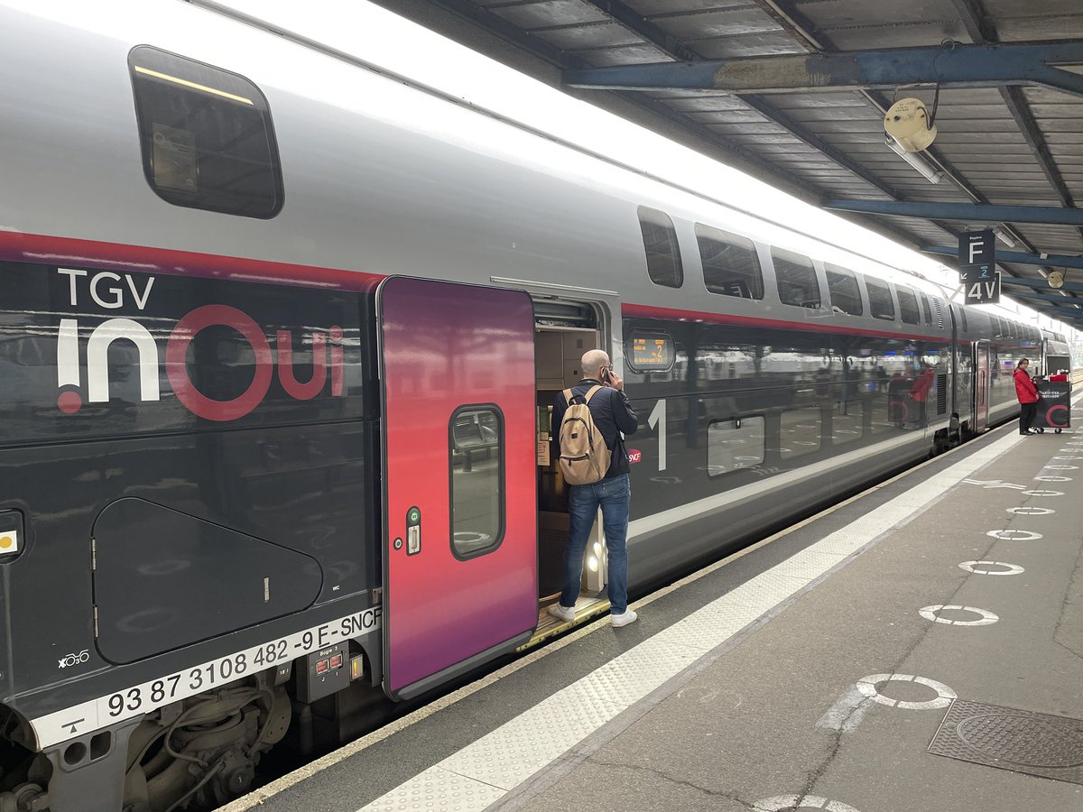 En visite ce jour auprès des équipes de Nantes des 🚄 #TGVAtlantique  - accueil chaleureux, équipes Sol et Bord dynamiques, centre d’exploitation opérationnel flambant neuf … bravo vous êtes au top pour nos clients ! 👍 <a href="/DidierVauchel/">Didier Vauchel</a> <a href="/SNCFVoyageurs/">SNCF Voyageurs</a> <a href="/TGVINOUI/">TGV INOUI</a> <a href="/franckdubourdi1/">franck.dubourdieu</a>
