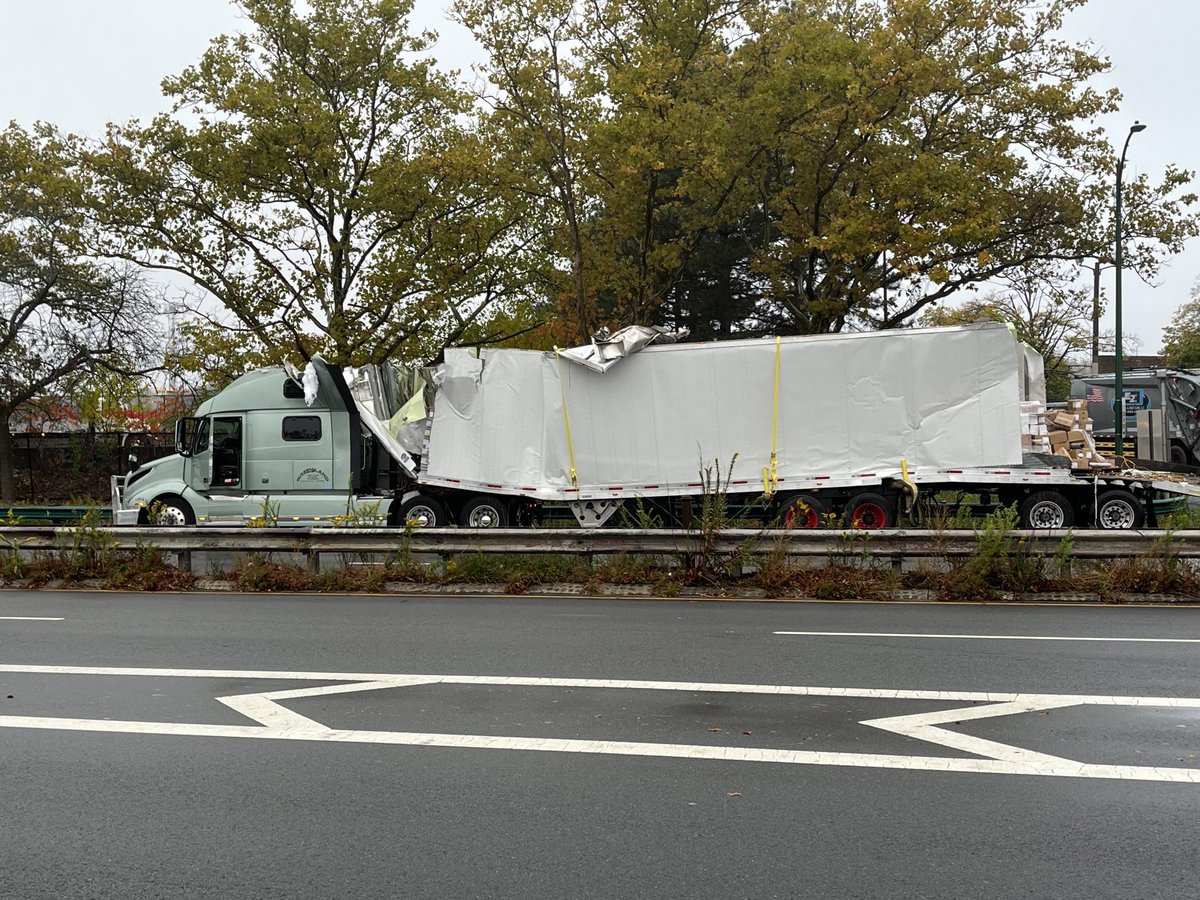 For anyone who still wondering why the commute east into Boston was so brutal this AM: a semi Storrow’d itself at the Pike intersection.