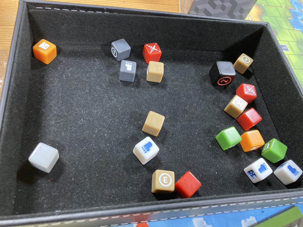 naaaruhodo's tweet photo. よしみで誘って頂いたボドゲのキュビトスってやつ

久しぶりにちょっとこれ来たなってくらいの衝撃の楽しさだった。

久しぶりにちょっとこれ来たなってくらい楽しかった……(大事な事)

初心者でも玄人でも楽しめる懐の広ささえある✨️

 #キュビトス 
 #QUBITOS https://t.co/RjKJa0VwVr