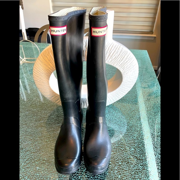 kkalina1's tweet photo. So good I had to share! Check out all the items I'm loving on @Poshmarkapp #poshmark #fashion #style #shopmycloset #hunter #cutterbuck #books: https://t.co/CJtd79K861 https://t.co/dNt9ipGfBu