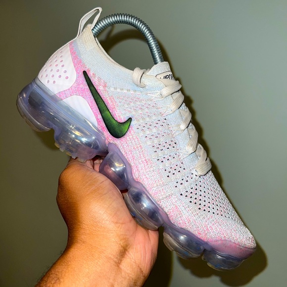 JenniPeaden's tweet photo. So good I had to share! Check out all the items I'm loving on @Poshmarkapp #poshmark #fashion #style #shopmycloset #nike #freepeople: https://t.co/ijW0So9ltn https://t.co/tiKMuBwiau