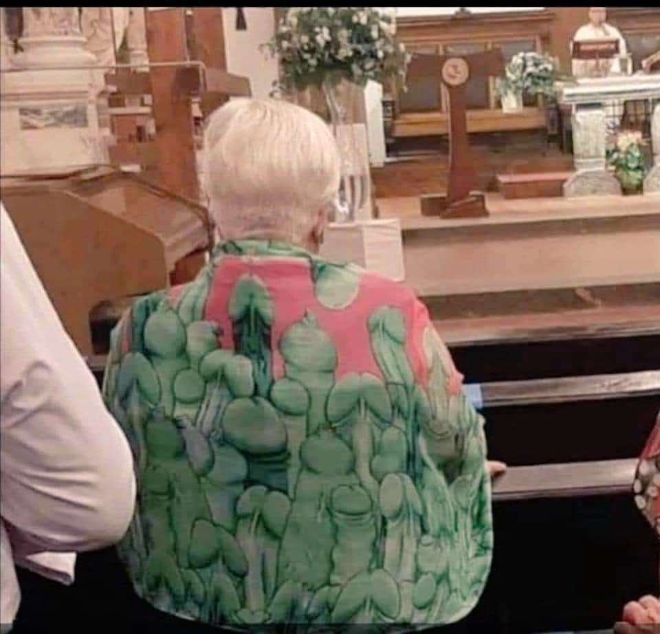 nico_r2022's tweet image. Quando vuoi essere la più trasgressiva del rosario delle 17...