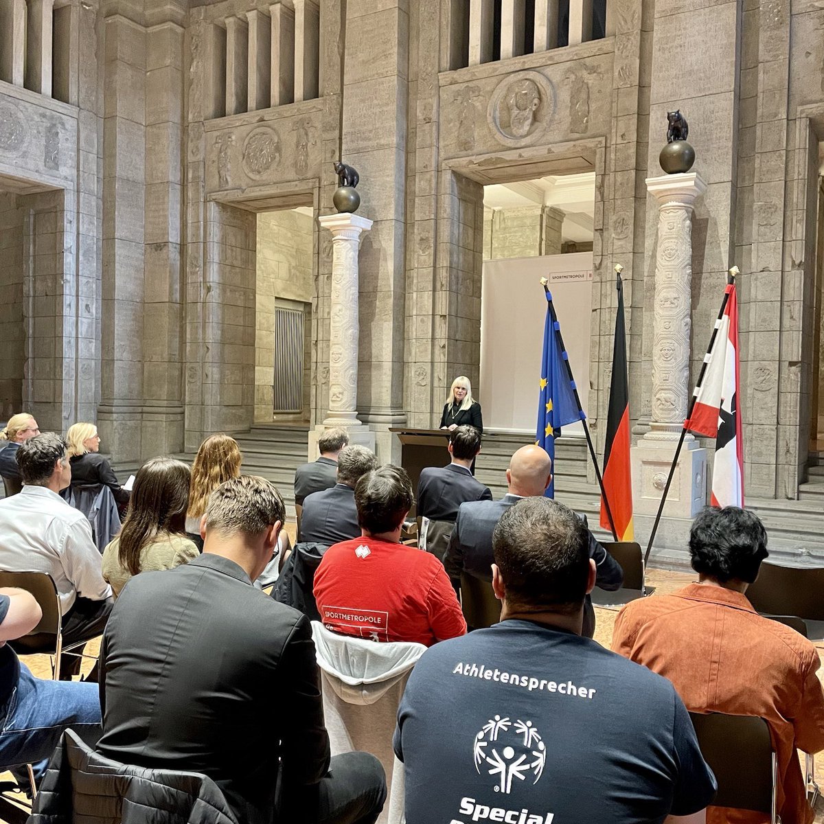 Innensenatorin's tweet image. Sportsenatorin Iris Spranger: „Gemeinsam mit den Bezirken, mit allen Beteiligten setzen wir ein deutliches Zeichen. Berlin ist Sport- und Inklusionsmetropole. #Inklusion darf vor keinem Bereich haltmachen. Zusammen für eine gleichwertige Gemeinschaft!“ #SOWG_Berlin2023 (1/3)