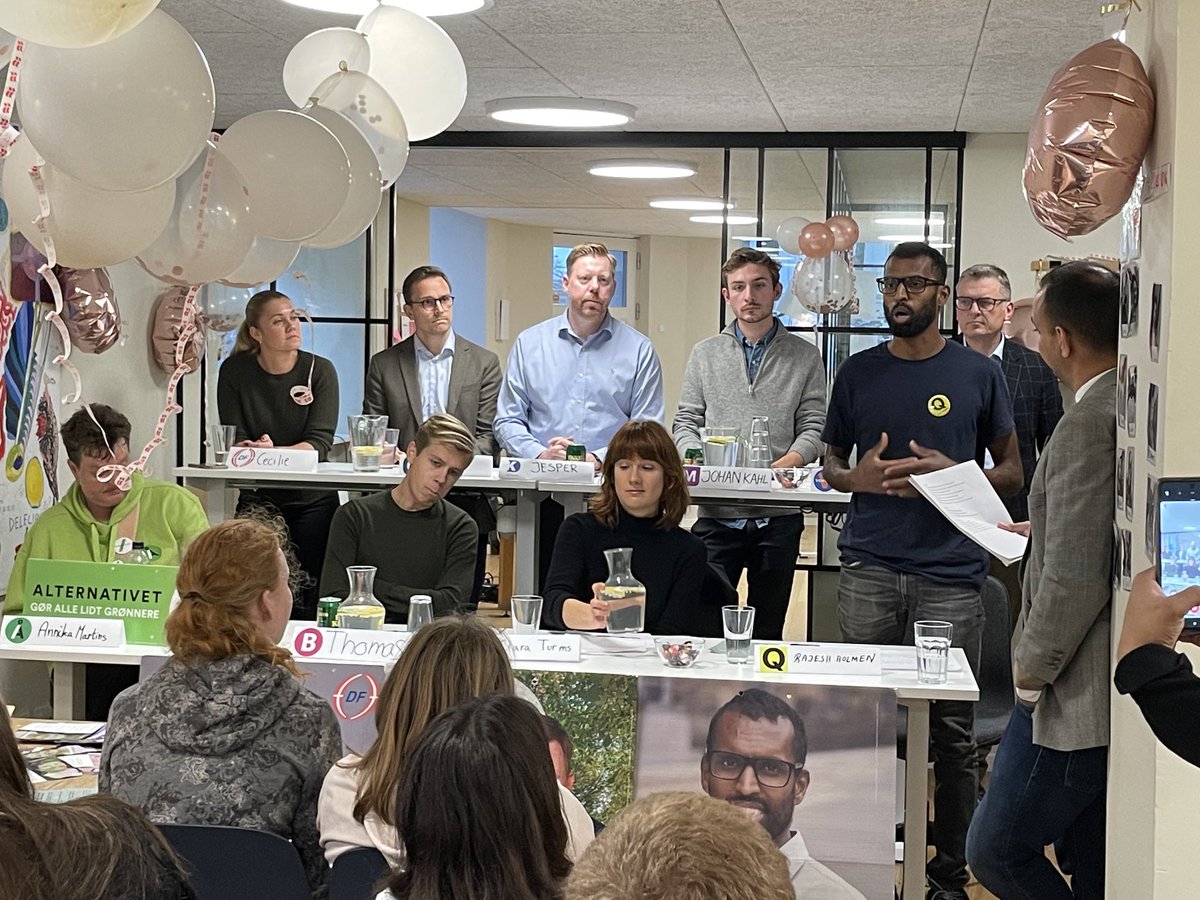 Valgmøde i FISKEN. En masse kandidater er mødt frem . Det er superspændende … men mystisk at der ikke er repræsentanter fra #Socialdemokratiet #SF… der tales om Mistrivsel - Integrationspolitik - Mangel på Fritidsjob #VAlgmøde2023 #dkmedier