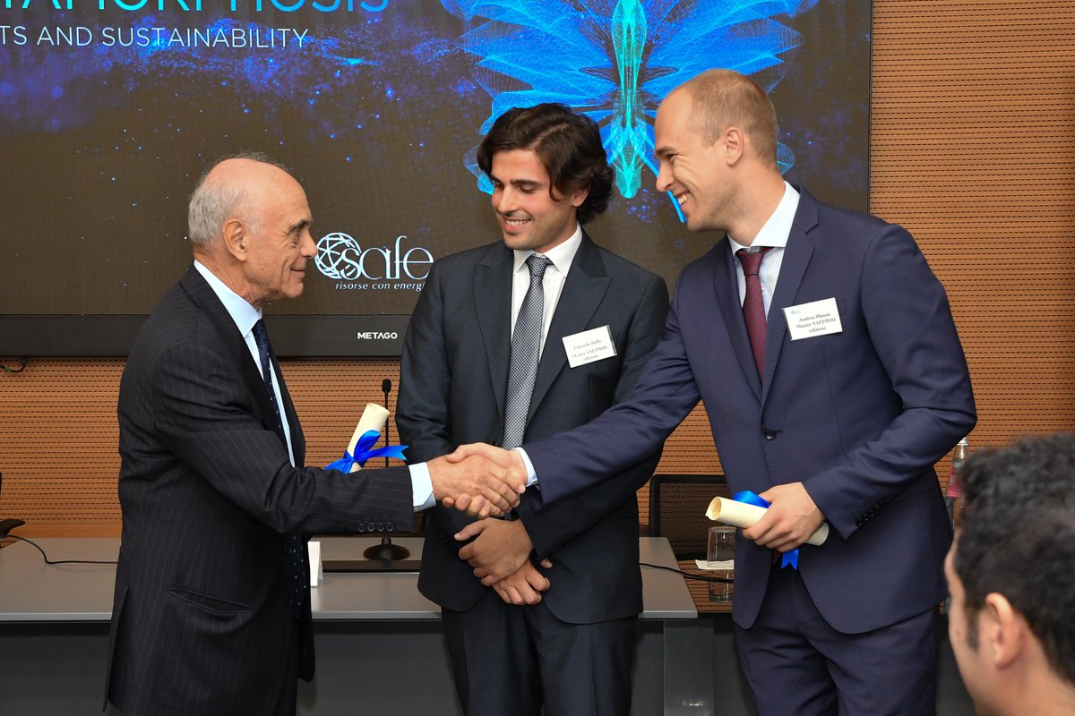EFSolare's tweet photo. 📅Si è svolta oggi la cerimonia di chiusura del XXIII #MasterSAFE, durante la quale il nostro vice presidente Giuseppe Noviello ha consegnato i diplomi agli ex studenti adesso nostri colleghi. EF Solare continua a sostenere il master di @SAFE_energia per un futuro #sostenibile! https://t.co/HzwGvX7heX