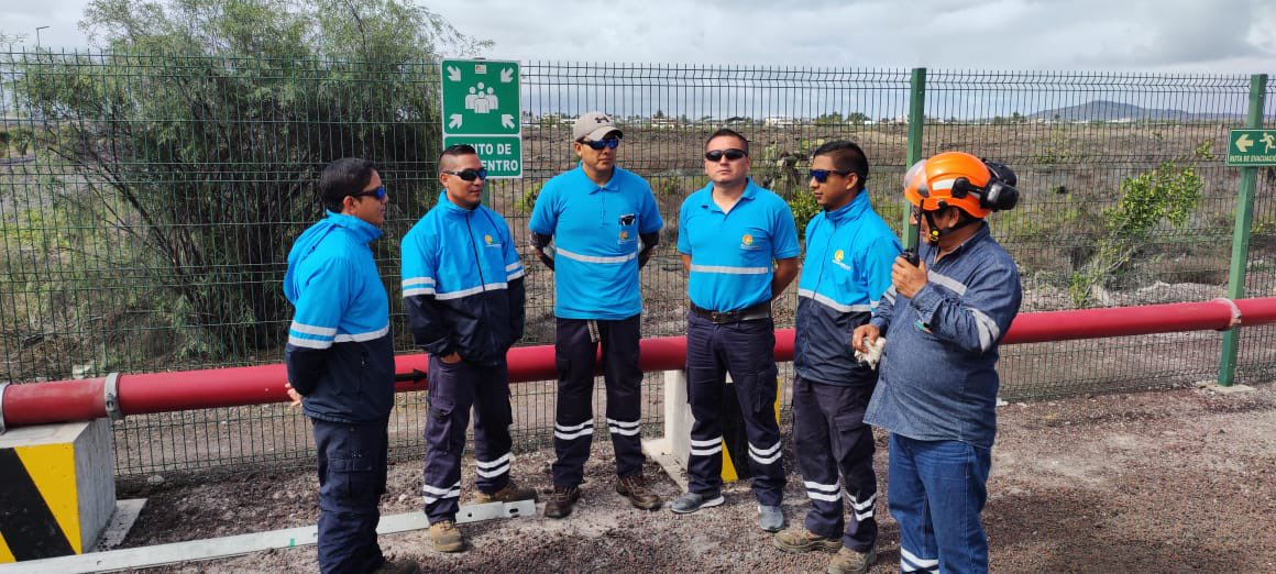 elecgalapagos's tweet photo. Personal de @elecgalapagos participó en #SimulacroTsunamiEc organizado por @Riesgos_Ec con la finalidad de conocer las rutas de evacuación y estar listos ante una emergencia 🚨 https://t.co/ZYuFrntLjw