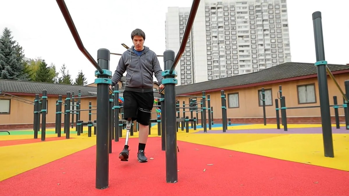 Salut Ortho, a Skolkovo resident, has developed new domestic prosthetic knees with a pneumatic module for people with disabilities.