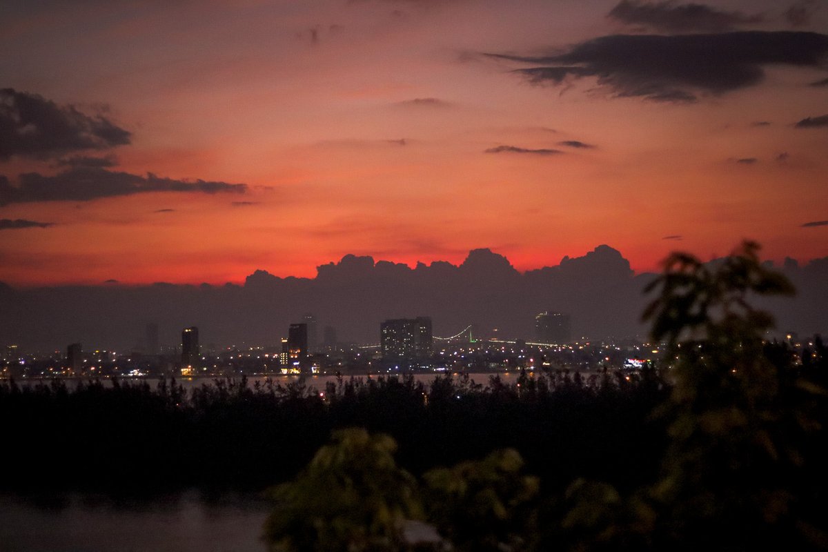 abdulfati_odg's tweet photo. Photographers, show me your favorite sunset photo
.
.
.
.
.
.
#sunset #sunsetphoto #sunsetpicture
#photography #streetphotography #photographer #NatureBeauty #nature #NaturePhotography #landscape #landscapephotography #travel #travelphotography #beautifulscenery https://t.co/tFRRWKLSXz