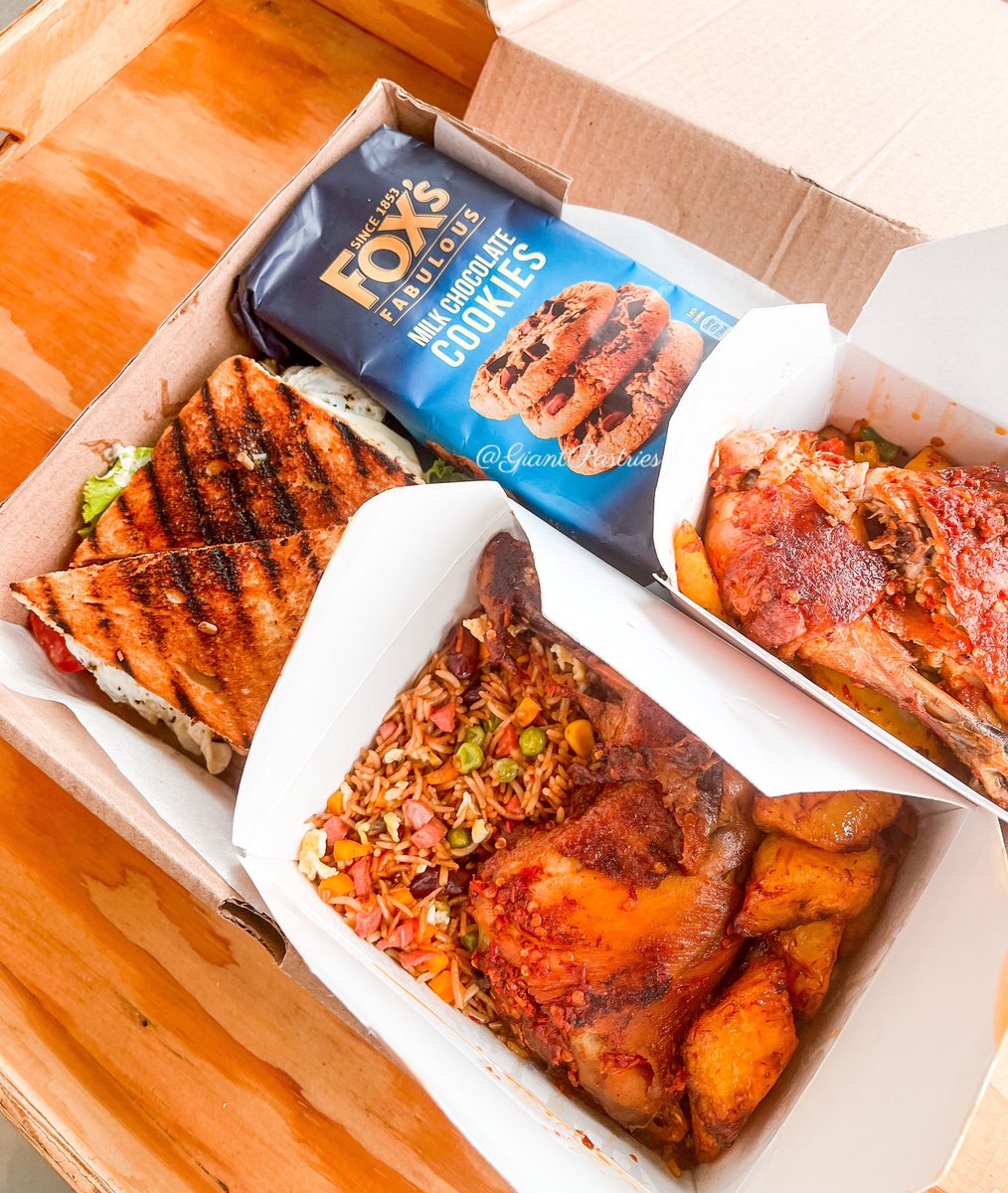 giantpastries's tweet photo. Food gifts are the best gifts tbh! ❤️❤️ #lagos #foodgiftbox https://t.co/hjymS5JhwE