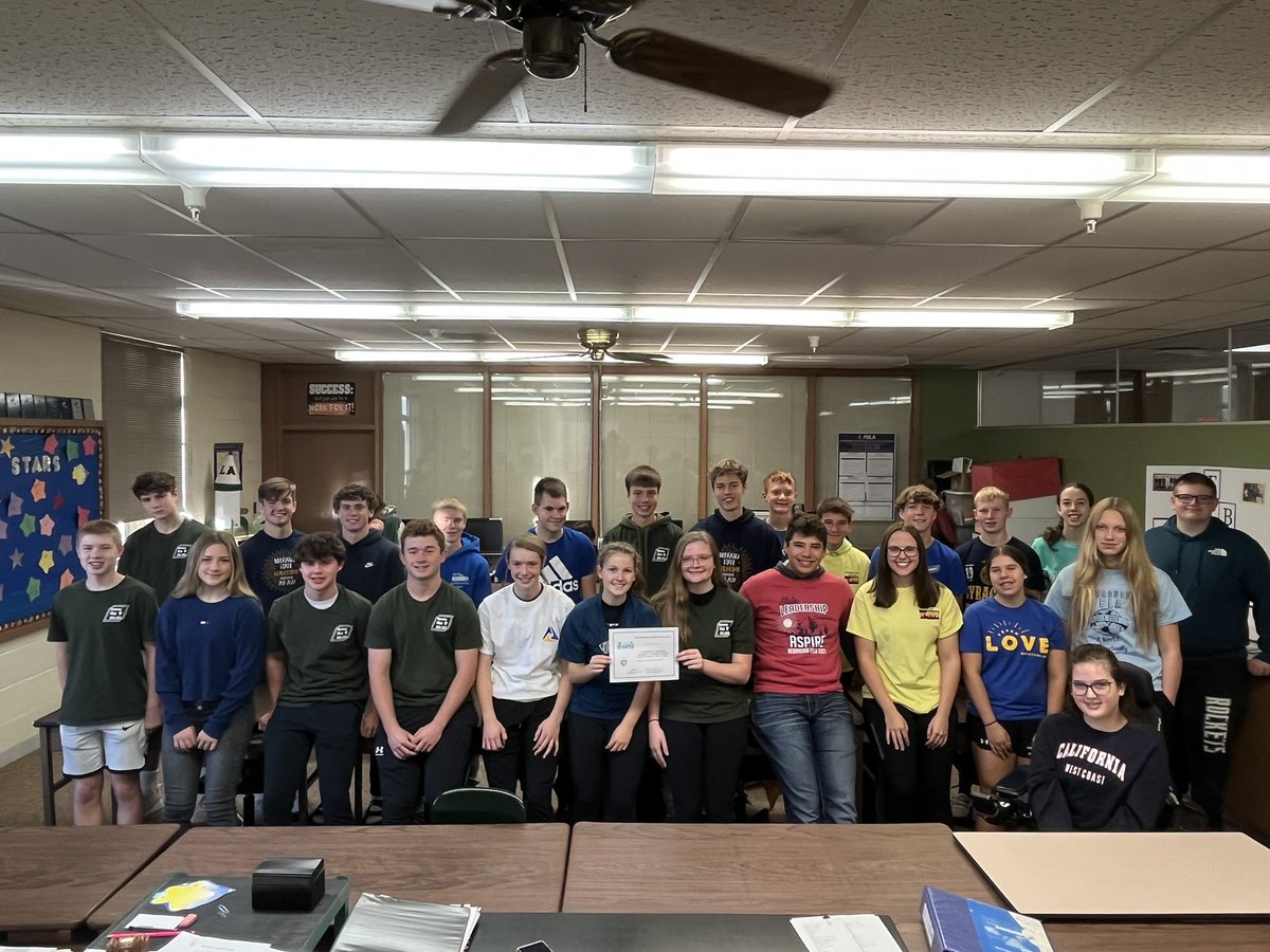 SyracuseFBLA's tweet photo. Syracuse FBLA had a Spirit Day to celebrate obtaining the National Summer Starter award as well as the induction of 26 new members. @fbla_national https://t.co/nnQSnzwFKB