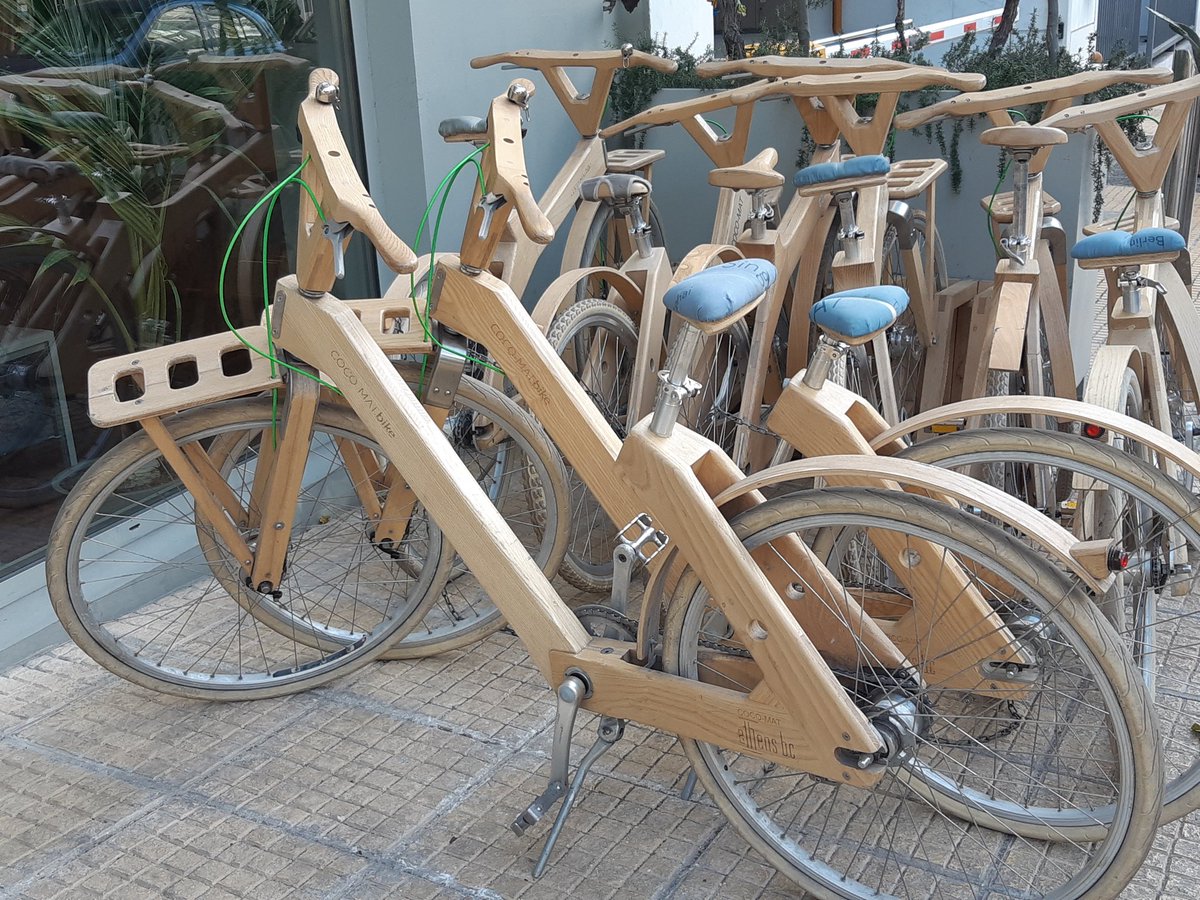 mimelinem's tweet photo. Ces vélos en bois sont tellement  esthétiques. Je ne doute qu'avec une selle de taille plus grande ils pourront également être confortables https://t.co/9FesOAQL9V