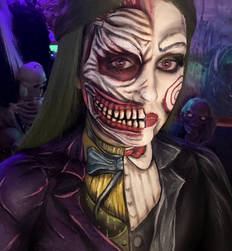 J is for Joker and Jigsaw painted live on Twitch with @mehronmakeup 
Joker Inspired by @madykennedy and @looxbyhh
Jigsaw inspired by @theodora_styles and @skydaddi 
#31daysofmehronhalloween #halloween2022 
#jokermakeup #sawmakeup 
#splitmakeup #creepymakeup #horrorcosplay