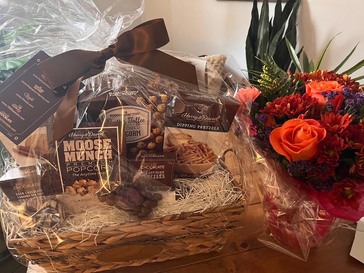 TirzaMotivates's tweet photo. I just celebrated my birthday, and there is so much to be thankful for!

But today, I'm showering the Tirza Motivates team with love and appreciation. They are a powerhouse group of consultants that support the pursuit of my vision and never fail to deliver with excellence. https://t.co/jNOtnGLYPn