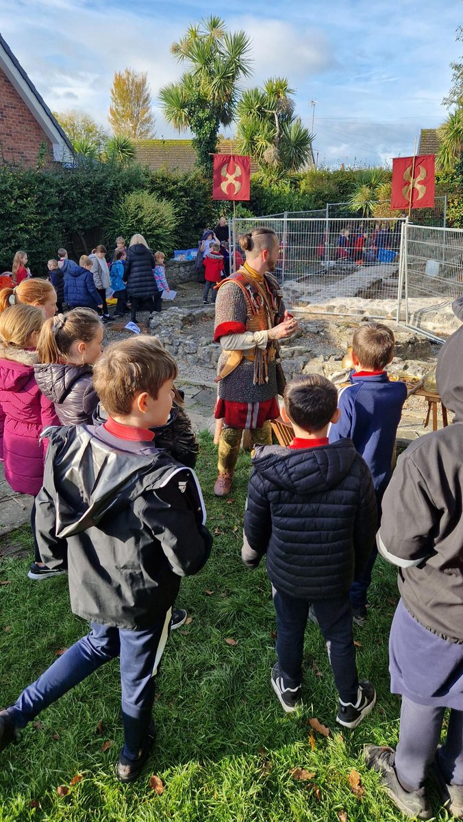 YYllys's tweet photo. Mwy o luniau. More pictures from today. @cadwwales @BenDavisCreate @DenbshireCside @DenbighshireCC @GCynradd #cwricwlwmigymru #ymchwilioeinhardallleol #exploringourlocalarea https://t.co/vDPMOCqD7b