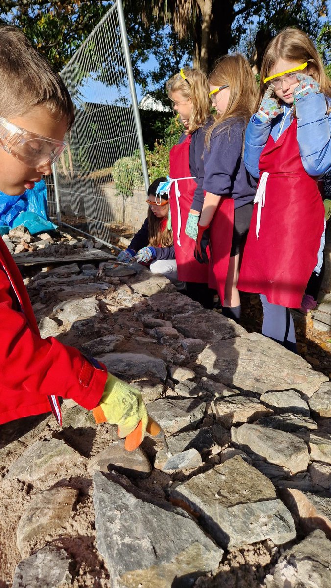 YYllys's tweet photo. Mwy o luniau. More pictures from today. @cadwwales @BenDavisCreate @DenbshireCside @DenbighshireCC @GCynradd #cwricwlwmigymru #ymchwilioeinhardallleol #exploringourlocalarea https://t.co/vDPMOCqD7b