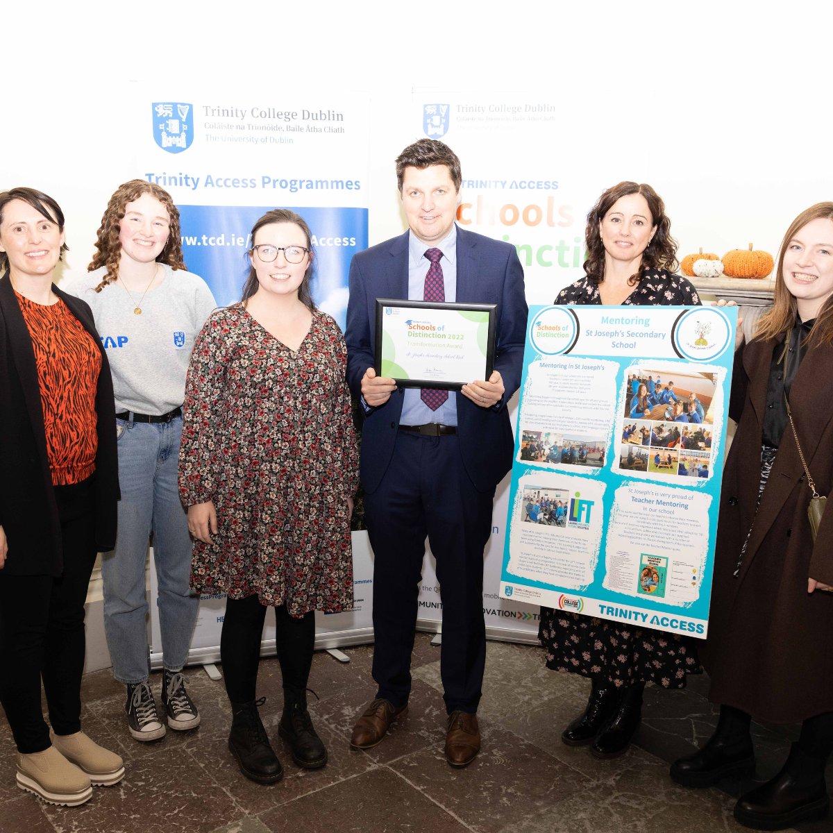 tcddublin's tweet photo. TAP ambassadors &amp; staff celebrate the Schools of Distinction Active Planning and Awards Ceremony. Guests engaged with our values of mentorship, leadership to learning and pathways to college. Inform the HEAR and DARE schemes. 👏
#TrinityAccessProgrammes #SchoolsOfDistinction2022 https://t.co/AwwZPoRqdd