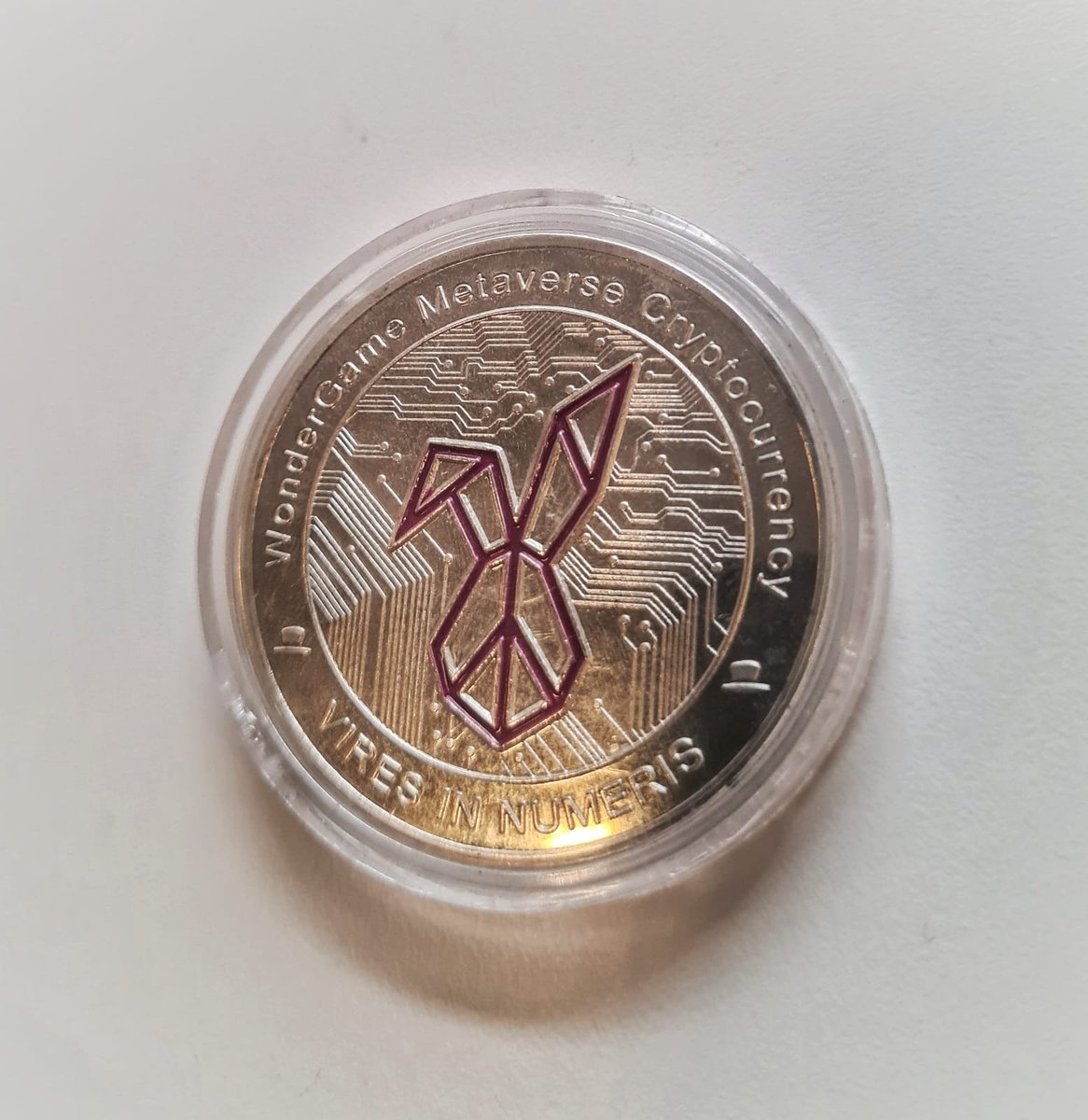One of our Silver WonderLand Coins is now in the hands of Ray Dalio! 🎉🙏

Our Founders are having a great time discussing the "New Global Order" at <a href="/FIIKSA/">FII Institute</a>.

Hope to see <a href="/RayDalio/">Ray Dalio</a> in our metaverse soon😃