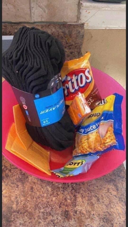 isa701g's tweet image. made him a spooky basket 🫶🏼