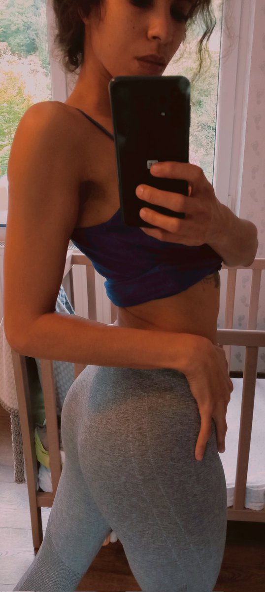 MarieDierckx2's tweet photo. #MardiMiroir  ma petite photo du jours 😊😘 https://t.co/efQfnVmIe2