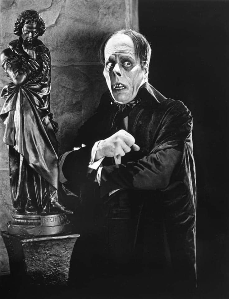 mrsitriko's tweet image. The Horror!
Lon Chaney Sr. as The Phantom.
The Phantom of the Opera (1925).  
#HorrorMasters #Monsters
#TheHorror
#ThePhantomOfTheOpera
#LonChaney
#RetroInfinite
#anthologyofthemultiverse 
#TheMonster