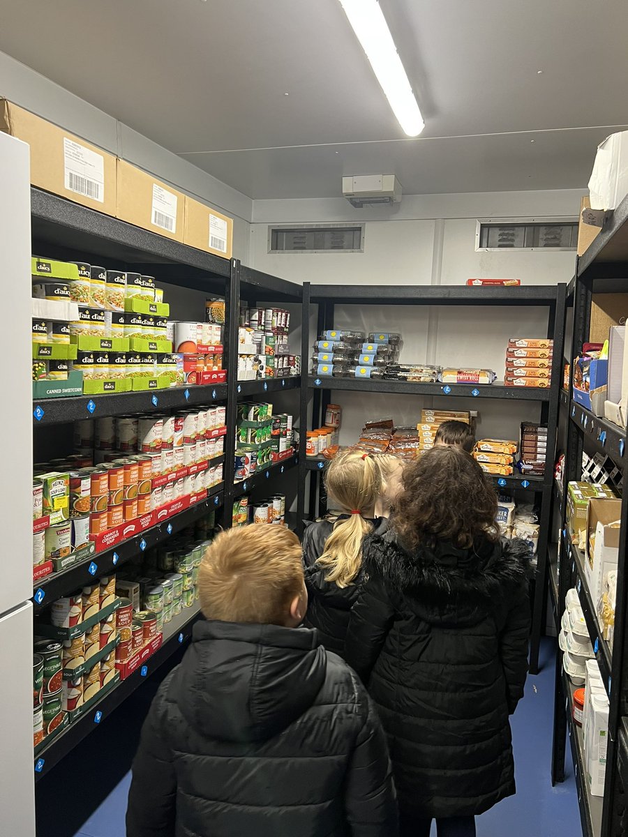 1BlwyddynYBE's tweet photo. Thank you so much to everyone who donated to @LlanrumneyHall’s food bank. We have been learning about People Who Help Us all term and today we got our turn to be local heroes!

Diolch i bawb a gyfrannodd i’r fanc bwyd. Heddiw cawsom ni ein tro i fod yn arwyr lleol! @BroEirwg 🦸‍♀️ https://t.co/nGYCkKET6n