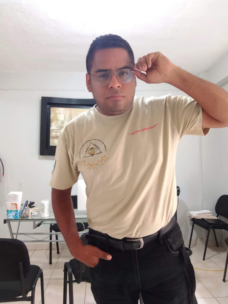 gabyputacrread's tweet photo. Chavo BI #gayacapulco #mayate #crread #adicto a la verga https://t.co/uzdl7EE18R