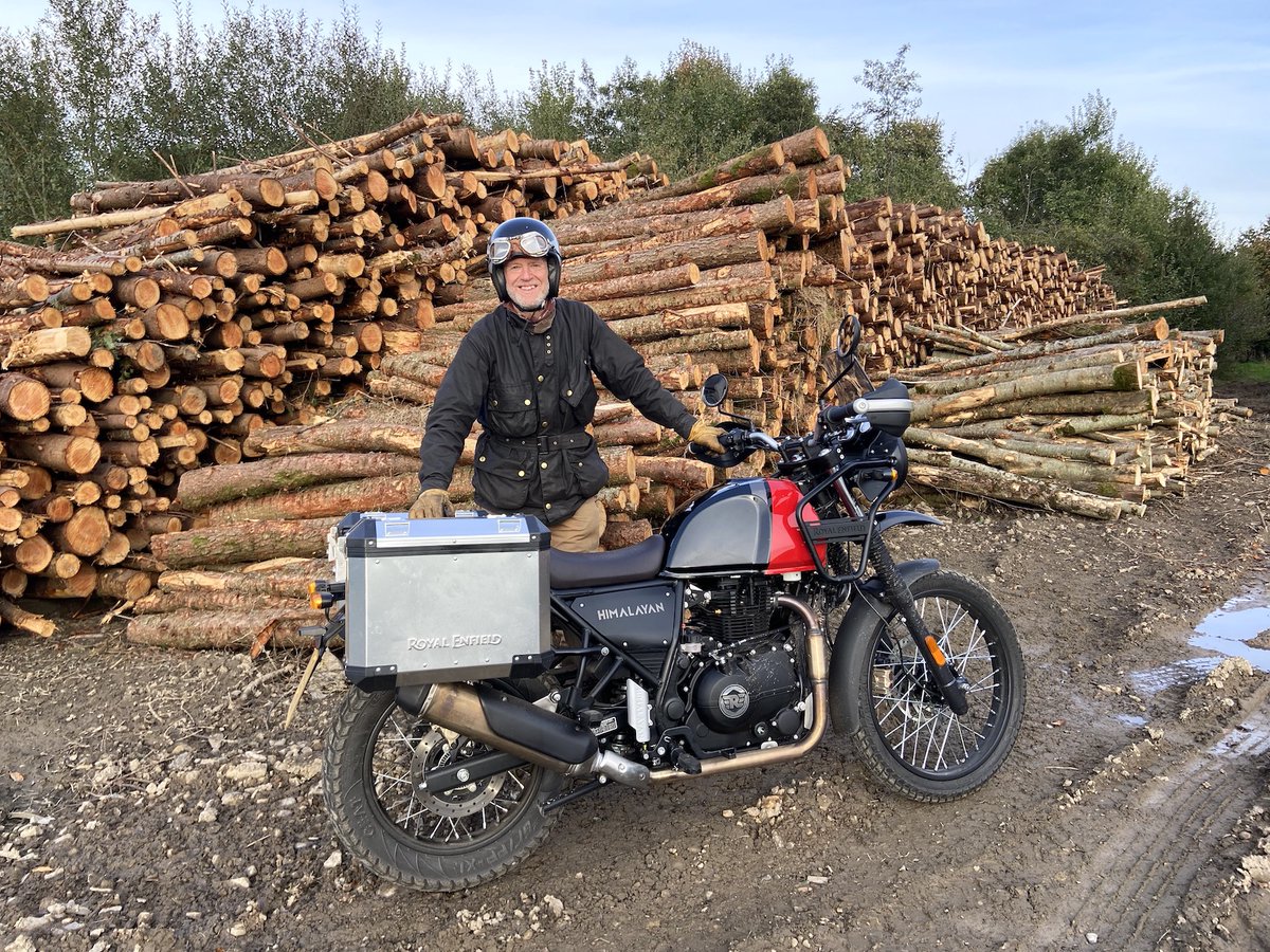 B𝘂𝘀𝗵𝗰𝗿𝗮𝗳𝘁 𝗯𝗶𝗸𝗲
Bushcraft magazine editor, Tim Gent, explores the qualities of <a href="/royalenfield/">Royal Enfield</a>'s  Himalayan model.  Tim plans to let readers know his verdict on the bike’s bushcraft credentials in future issues.

𝗵𝘁𝘁𝗽𝘀://𝗯𝘂𝘀𝗵𝗰𝗿𝗮𝗳𝘁𝗺𝗮𝗴𝗮𝘇𝗶𝗻𝗲.𝗰𝗼𝗺/