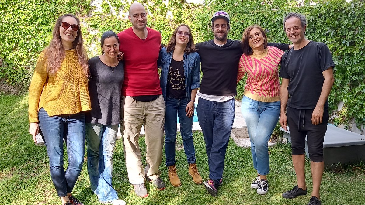 rodlaje's tweet photo. Parrilla no fue lo más importante del festejo. Reunión del Laboratorio de Dinámica Sensomotora! #LDSM en la @UNQoficial En los últimos dos añitos dos tesis de doctorado, de licenciatura, papers, proyectos... https://t.co/eP918xeplc