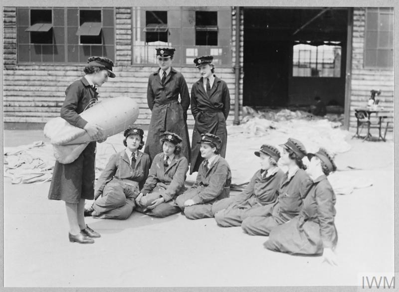 WW2Airfields's tweet photo. I love that barrage balloon operators were trained on mini / model barrage balloons. 

I wonder if any of these barrage balloon models still exist today... I want one. 🎈

Here are some photos I believe taken at Cardington showing WAAFs in balloon training. 

All images © IWM. https://t.co/Ujb6Iw4MCx