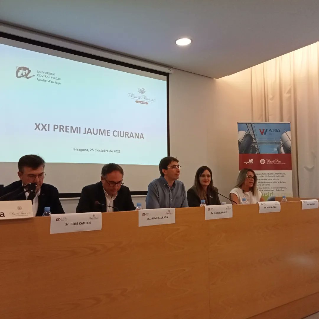 RiRAssessors's tweet photo. Avui hem lliurat el XXI Premi Jaume Ciurana. Enhorabona, Gerard Mora! Moltes gràcies a la @universitaturv i a tots els membres del Jurat @AlbaBalcells @incavicat @perecampos73 @enolegs @enologiaURV,estudiants i participants, per fer-ho possible un any més. #premijaumeciurana https://t.co/SJG1xIggNk