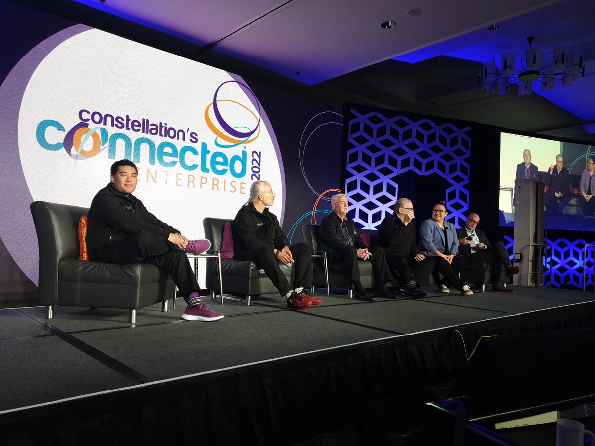 Our research stars on stage sharing whats hot, and not, for 2023! @rwang0 @holgermu @dhinchcliffe @DHenschen @lizkmiller @Steve_Lockstep #cce2022 @constellationr