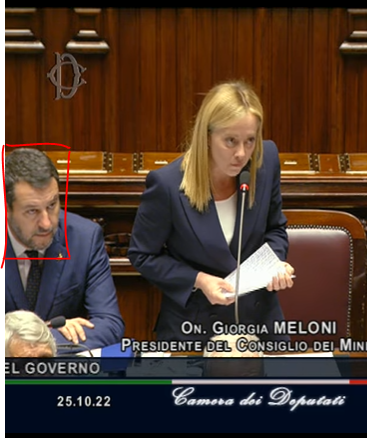 HitoZam's tweet photo. La faccia di #Salvini mentre la #Meloni criticava i "follower" e i banderiouli che dicono le cose in base a come gira il vento. #fiducia https://t.co/XlvUtVTara