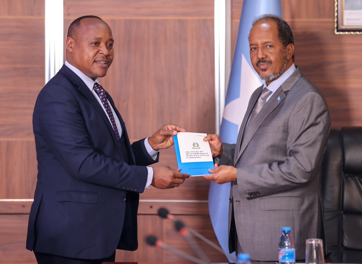 HassanSMohamud's tweet photo. I received the #EAC Secretary  General Hon. Peter Mathuki @pmathuki at @TheVillaSomalia today. We discussed remaining steps of #Somalia’s bid to join the #EAC as per the directive of the 22nd EAC summit to expeditiously fast track verification process to accede to the EAC Treaty. https://t.co/jmJZWrQmCG