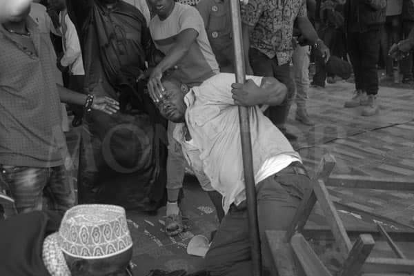 DorcusKagweri's tweet photo. Help Ugandans..... these impunities must stop what happened to the brother and sisterhood we had? Let' colours not make us hostile,without the politics we all Ugandans, black people with the same blood. #letspreadlove quickest recovery Majembele RIP Naduli jr https://t.co/C1LVDsoguk