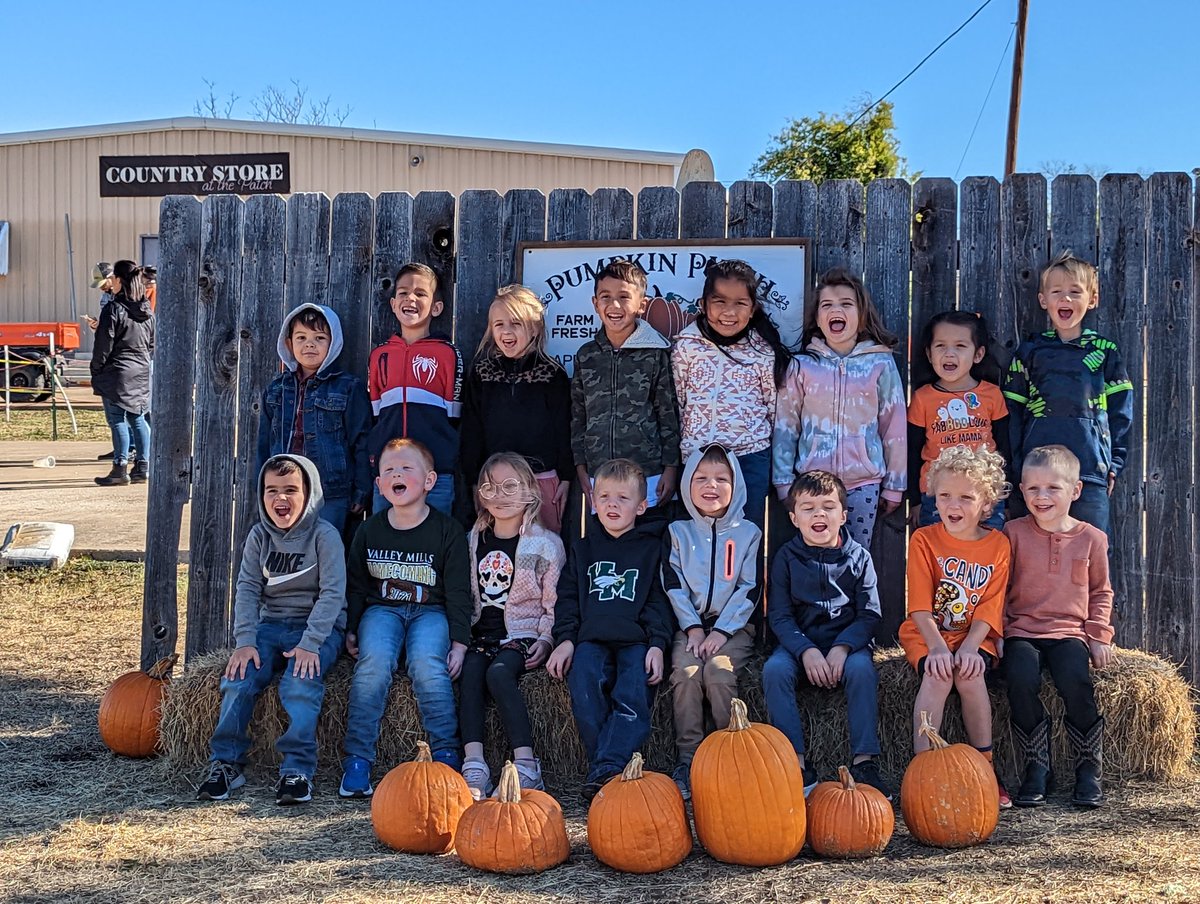 adkinmicteacher's tweet photo. Fun at The PTC Pumpkin Patch today! #GSOE https://t.co/mVBp3Uo51o