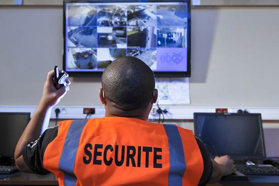 marionfabrice's tweet photo. [Rebondir] 12h06 &amp; 17h56 sur @bleuprovence 
ça recrute dans la sécurité et la défense
Mer 26 oct Toulon #DefenseEvent au #PalaisSports 4000 postes pour ministères armées, intérieur et justice
Découvrez aussi formation #Afpa vidéo surveillance et sécurité
 
https://t.co/5CBwBKKaqI https://t.co/8quYYs0G42