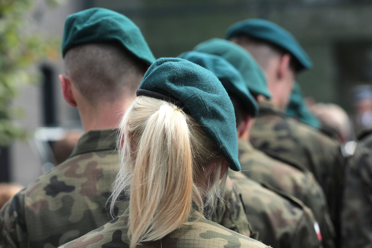 marionfabrice's tweet photo. [Rebondir] 12h06 &amp; 17h56 sur @bleuprovence 
ça recrute dans la sécurité et la défense
Mer 26 oct Toulon #DefenseEvent au #PalaisSports 4000 postes pour ministères armées, intérieur et justice
Découvrez aussi formation #Afpa vidéo surveillance et sécurité
 
https://t.co/5CBwBKKaqI https://t.co/8quYYs0G42